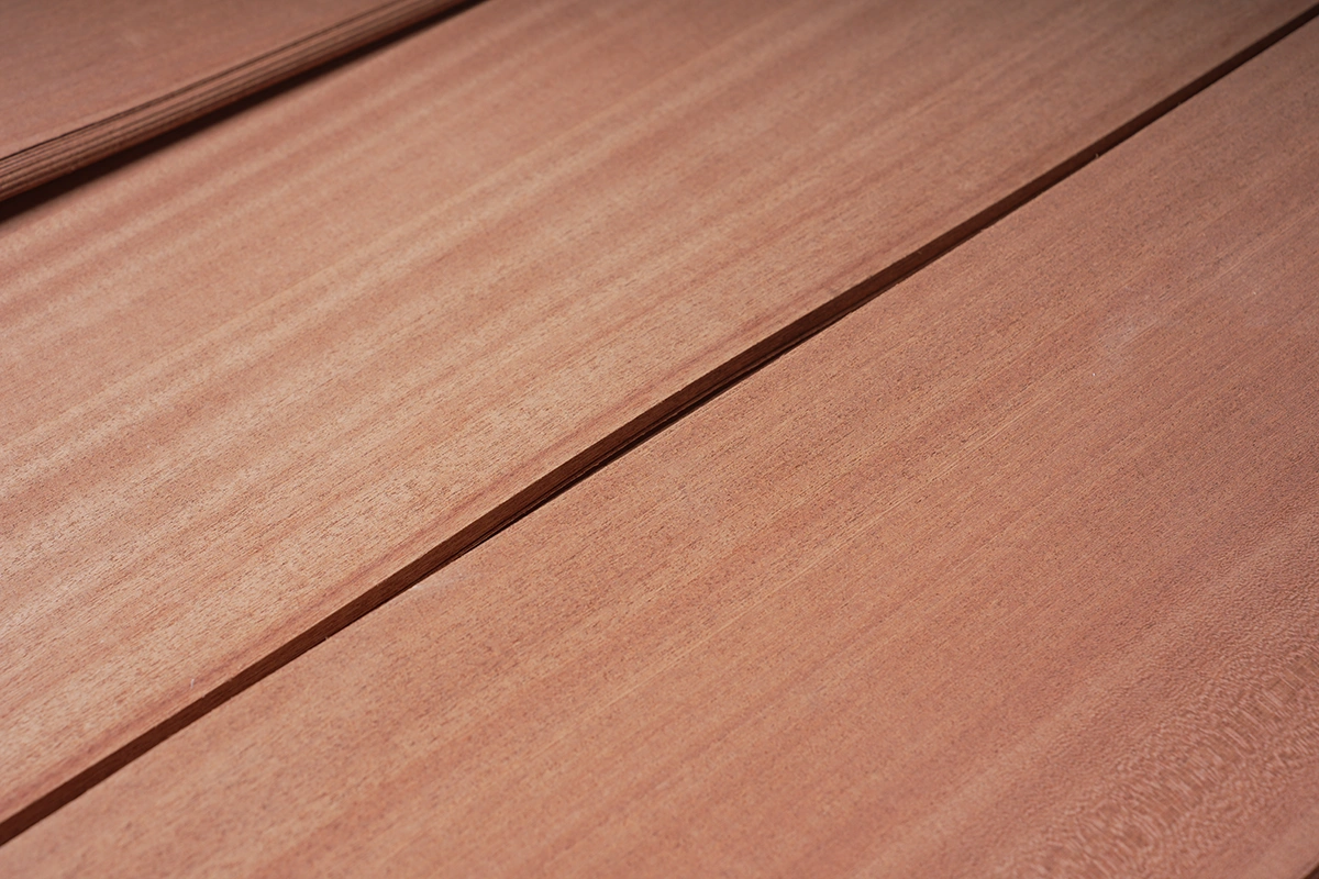 Macro close-up of PA grade Sapele quarter cut veneer surface porosity and edge detail