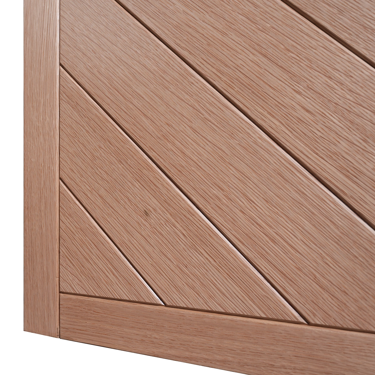 Close-up of natural oak ray flecks and low-sheen matte lacquer on diamond veneer layout